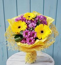 Букет одинокая звезда в Алтухово Букет цветов из:  Хризантемы и Герберы в Алтухово